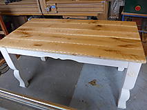 Nábytok - Drevený stôl s rezbou, v rustikálnom štýle - 9308023_