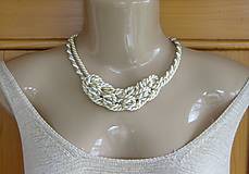 Náhrdelníky - Uzlový náhrdelník 5 mm šnúra (smotanovo zlatý č. 1894) - 9313239_