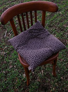 Úžitkový textil - FILKI Sedákošš extra - úľavový sedák pre problematické sedenie (hnedý s béžovými kvietkami) - 9319955_