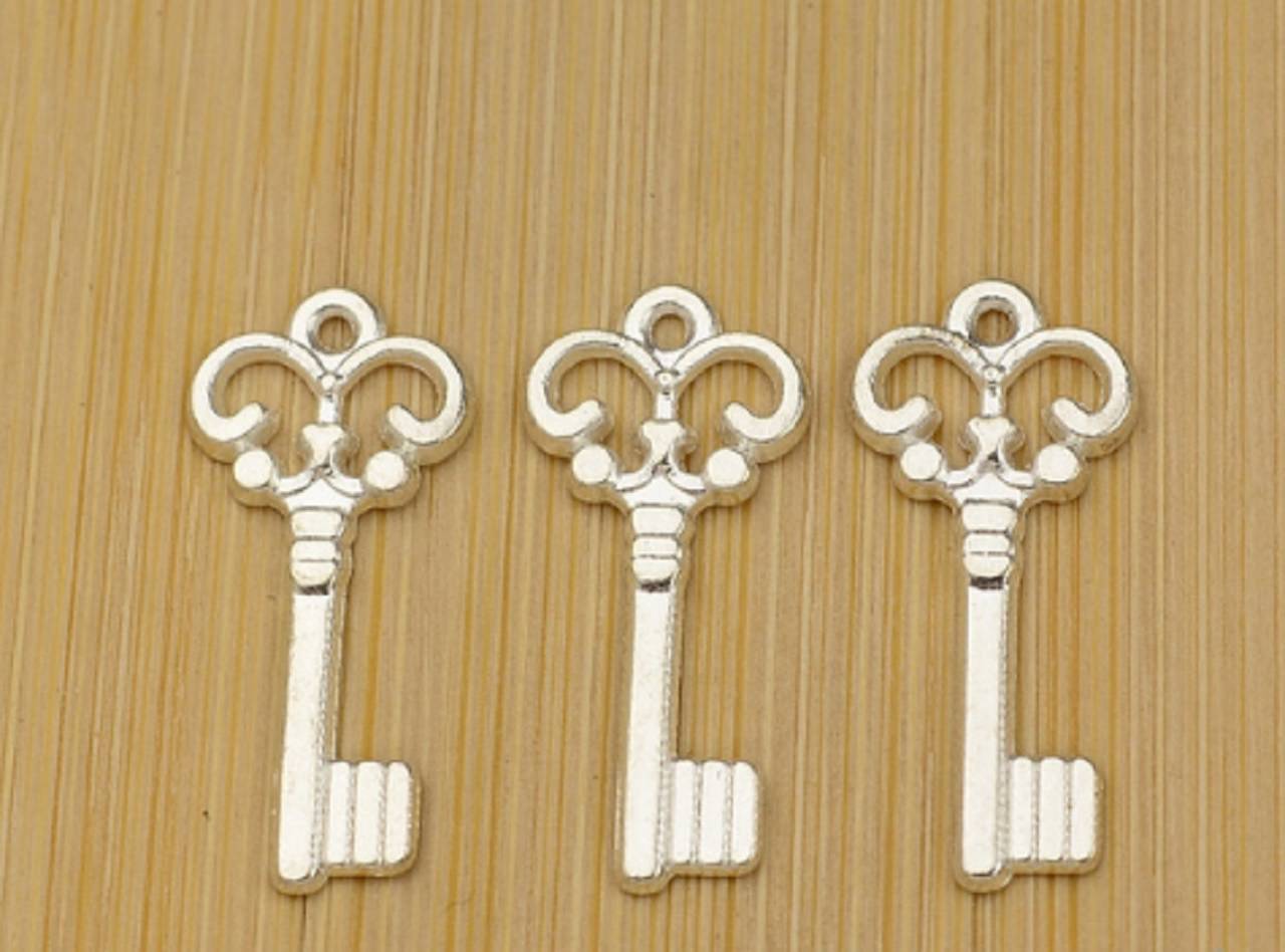 PR102 Prívesok strieborný kľúčik 2,1 x 1,0 cm