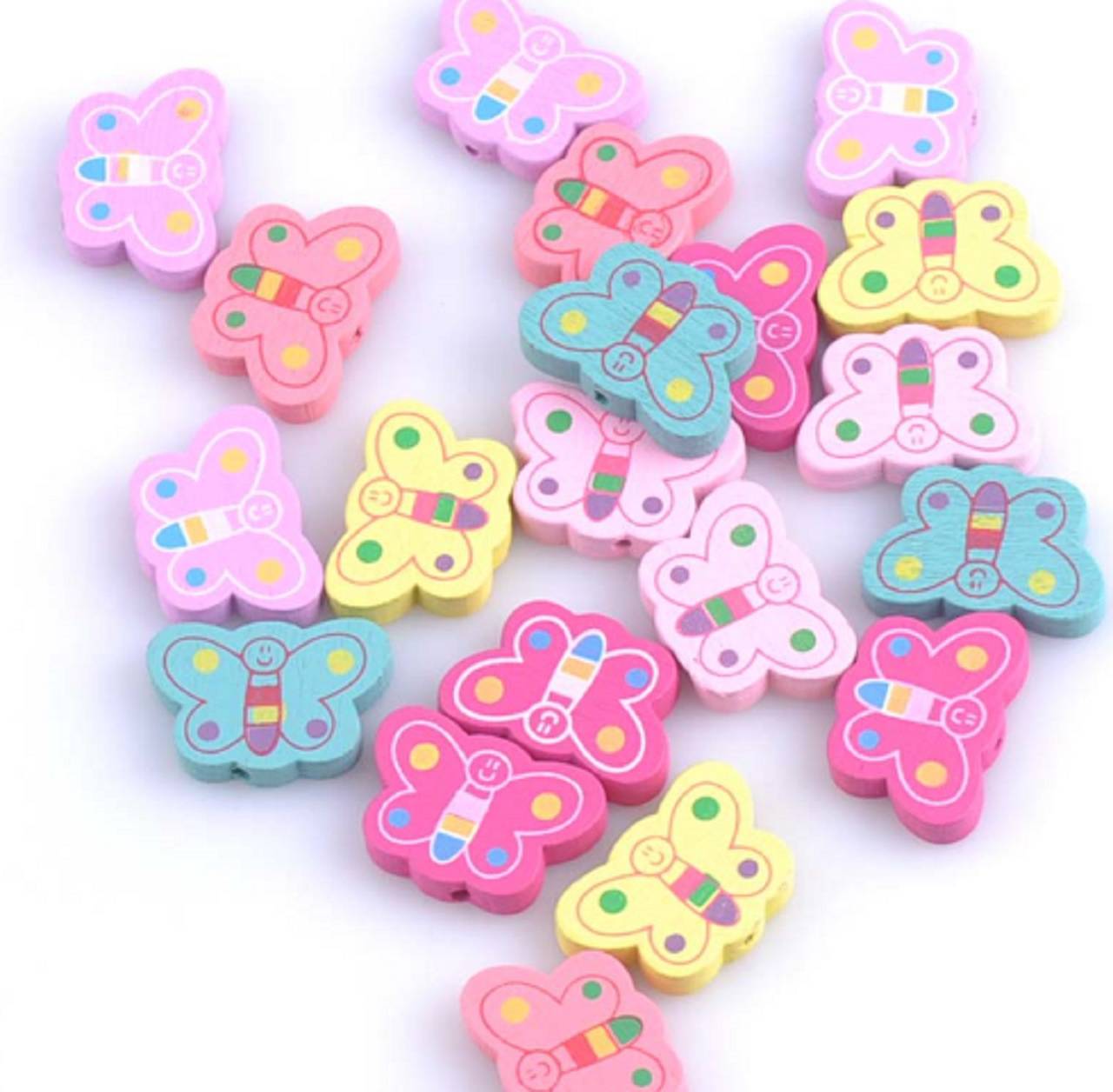 Drevená korálka motýlik 2,5 x 1,7 cm 