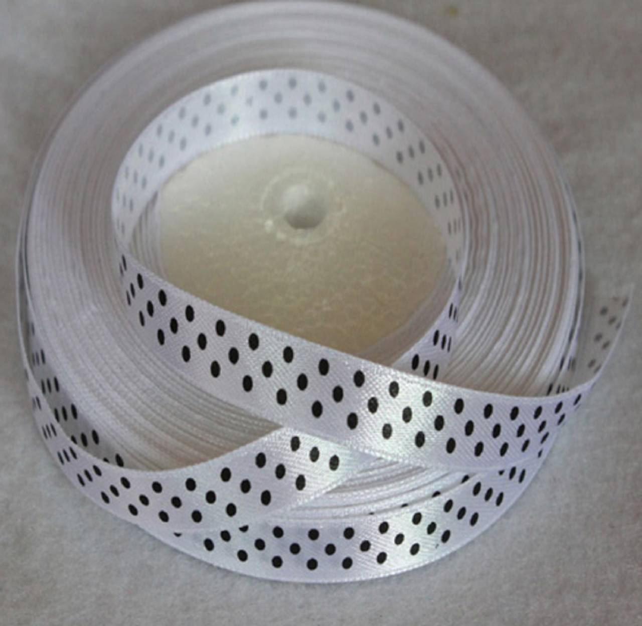 SS102 Saténová stuha bodkovaná 10 mm / 1 m (Biela s čiernymi bodkami)