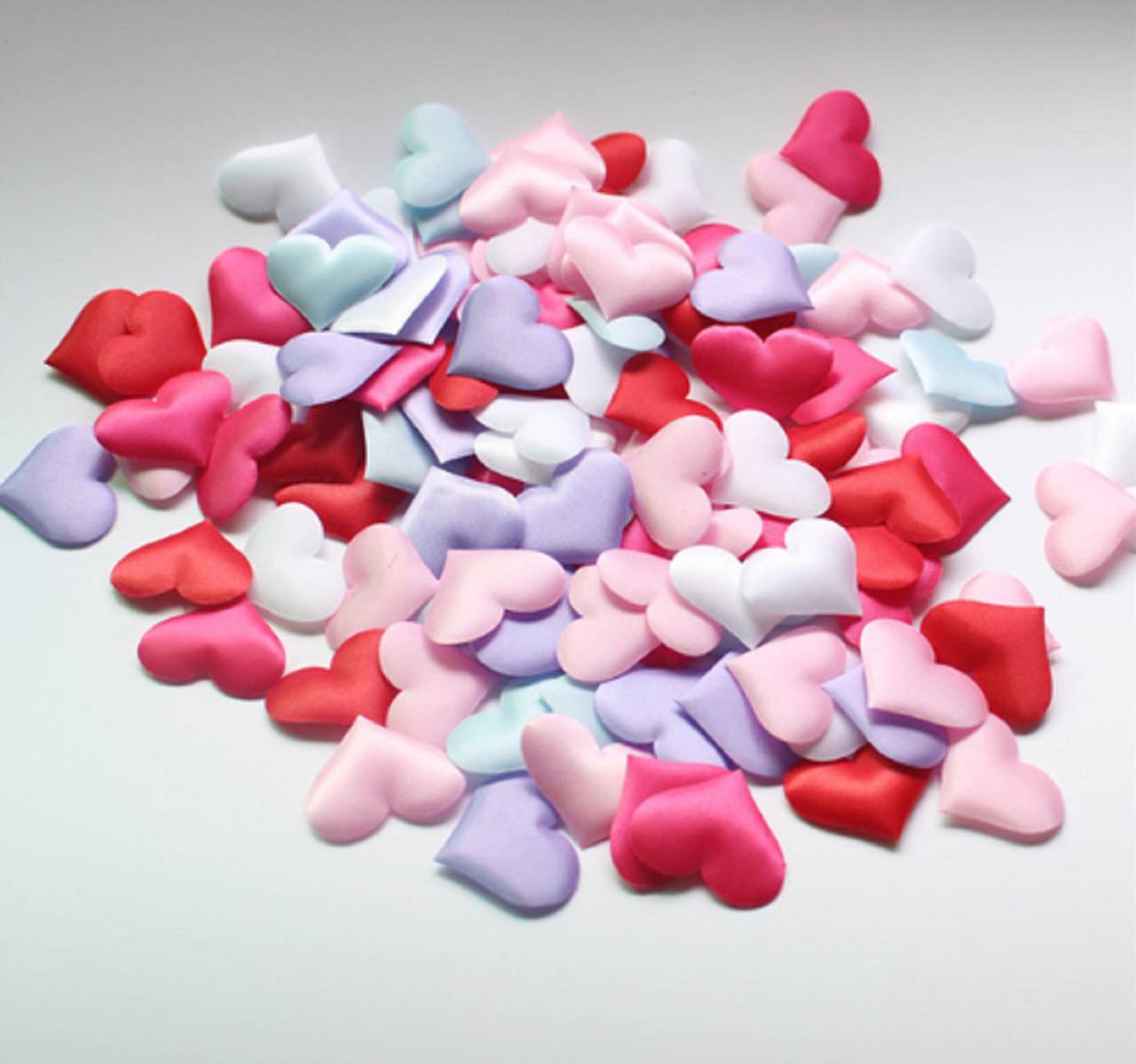 AP110 Saténové srdiečko 2,2 x 1,3 cm  (Mix farieb)