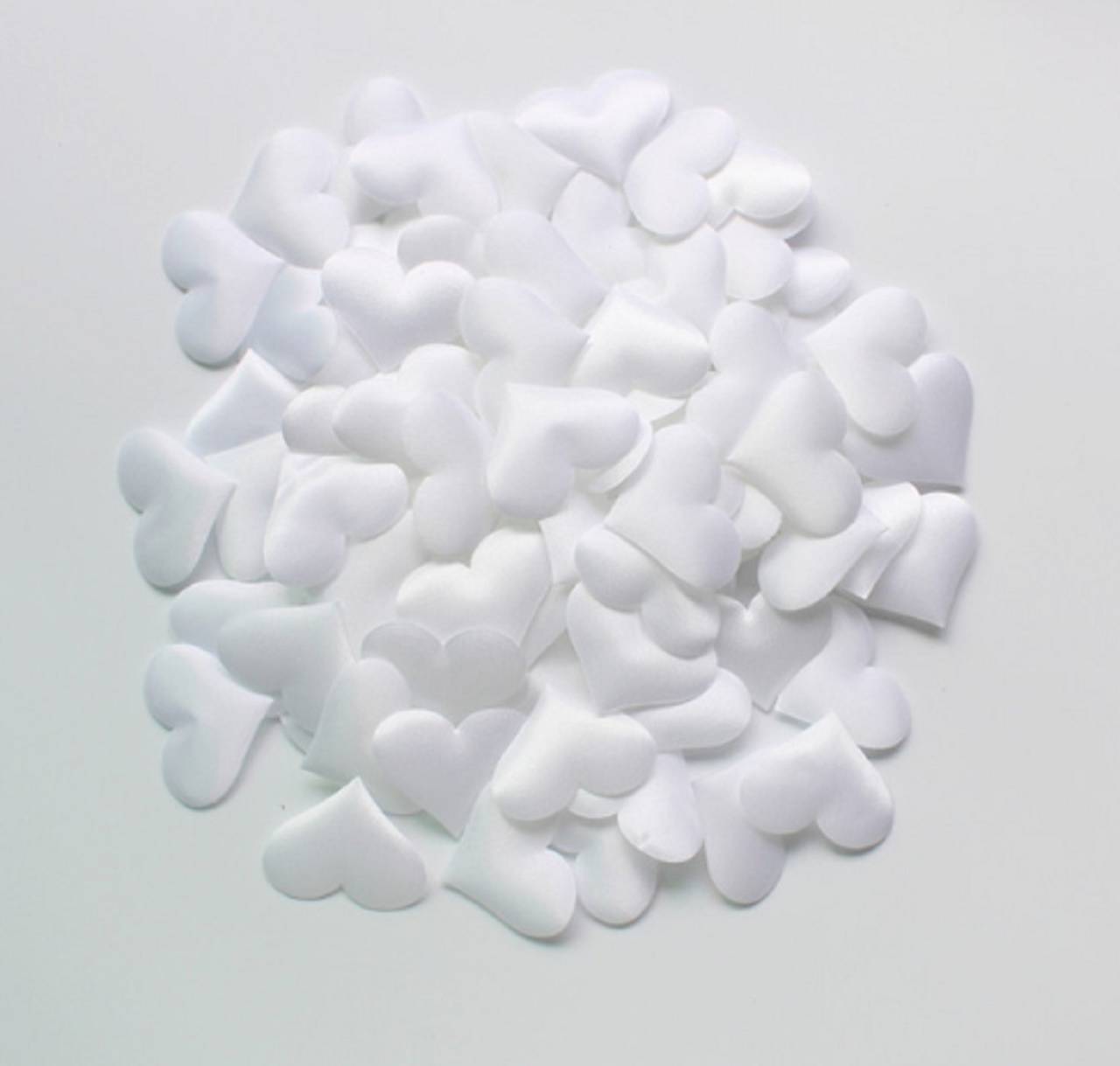 AP110 Saténové srdiečko 2,2 x 1,3 cm  (Krémová)