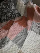 Úžitkový textil - Háčkovaná deka šedo-ružová - 9372347_