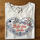 Detské oblečenie - Maľované tričko s ľudovoladený vzorom v tvare srdca a (S nápisom "Skvelá teta/babka/šéfka...(meno)") - 9381393_