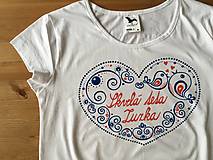 Detské oblečenie - Maľované tričko s ľudovoladený vzorom v tvare srdca a (S nápisom "Skvelá teta/babka/šéfka...(meno)") - 9381394_