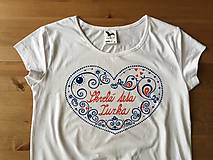 Detské oblečenie - Maľované tričko s ľudovoladený vzorom v tvare srdca a (S nápisom "Skvelá teta/babka/šéfka...(meno)") - 9381395_