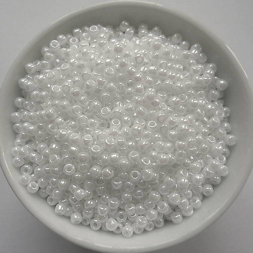 TOHO round 11/0=2,2mm-10g (opaque-lustered white)