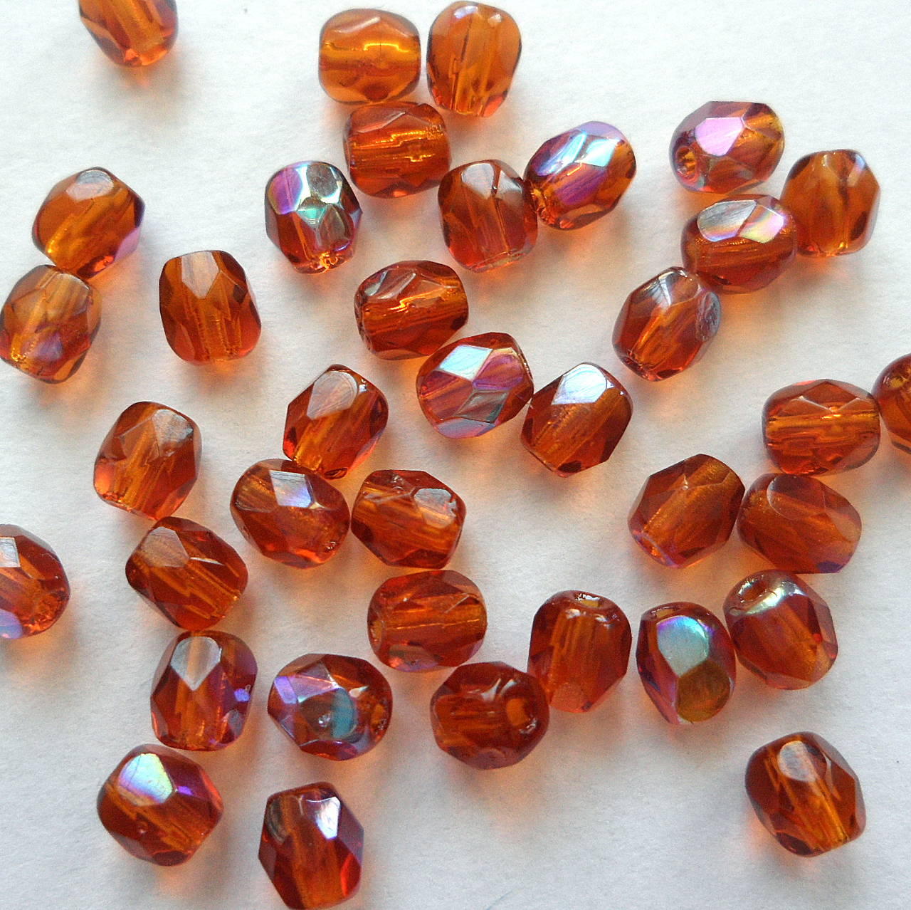 Sklenené brúsené korálky 4mm-AB-1ks (30-tm.topaz AB)