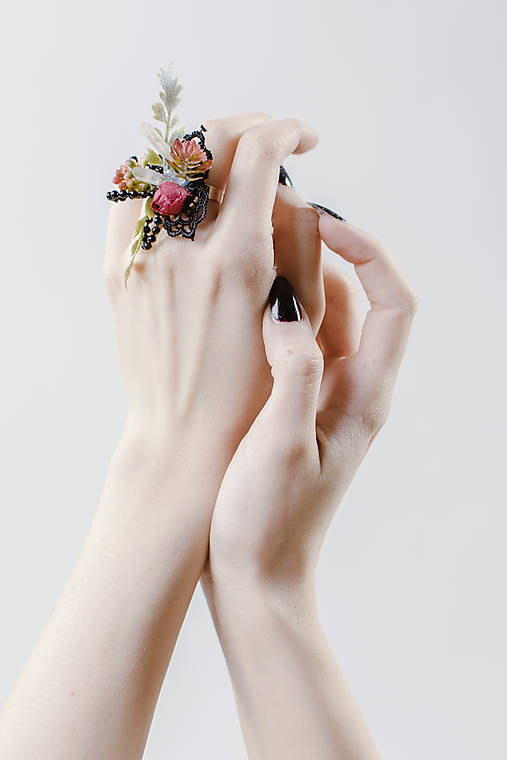 Kvetinový prstienok "dozvuky"