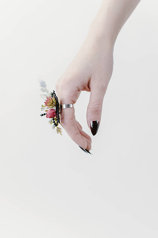 Kvetinový prstienok "dozvuky"