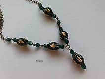 Náhrdelníky - Zlatá panna - zelený iris - náhrdelník - 9410944_