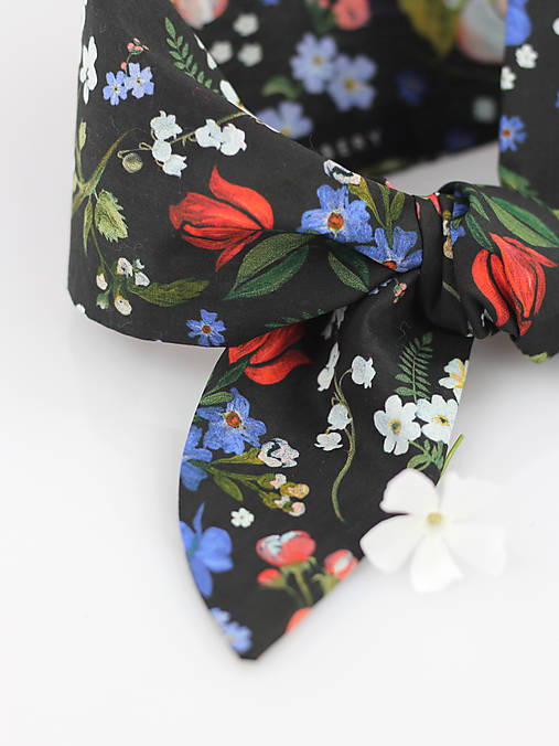 Elegantná čierna kvetinová šatka pre pôvabné dámy "Garden"