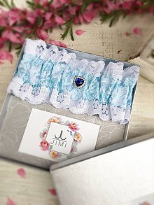 Spodná bielizeň - Luxusný svadobný podväzok s modrou brošňou - 9430265_