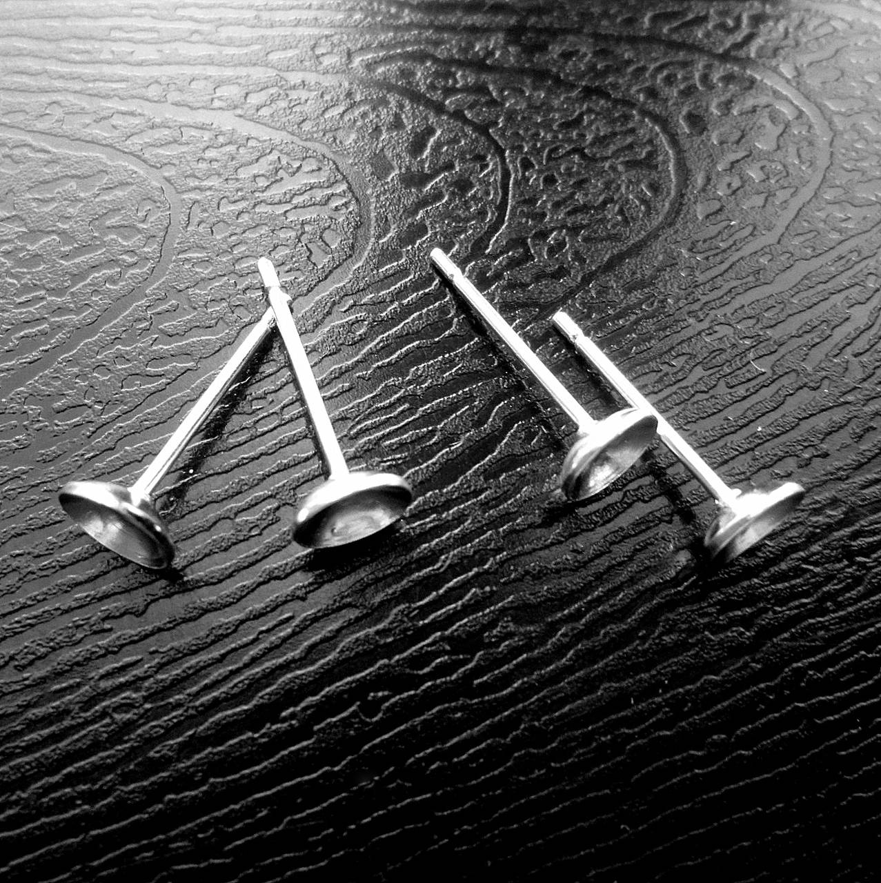 Puzeta vlepovacia zaoblená-1pár (5mm-strieborná)