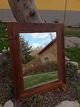 Zrkadlá - Zrkadlo "orech" so starého dreva - 9443368_
