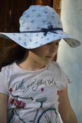 Detské čiapky - Letný klobúk jemné kvietky - 9451448_