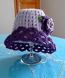 Detské čiapky - Fialovy klobucik s vlnkovym lemom - 9460912_