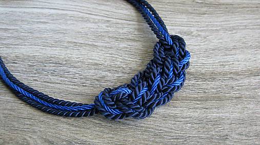 Uzlový náhrdelník z troch šnúr (modrý č. 2028)