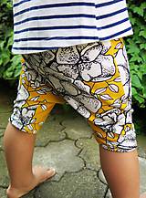 Detské oblečenie - kraťasy z biobavlny Kvety Plamienka - 9488798_