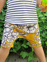 Detské oblečenie - kraťasy z biobavlny Kvety Plamienka - 9488803_