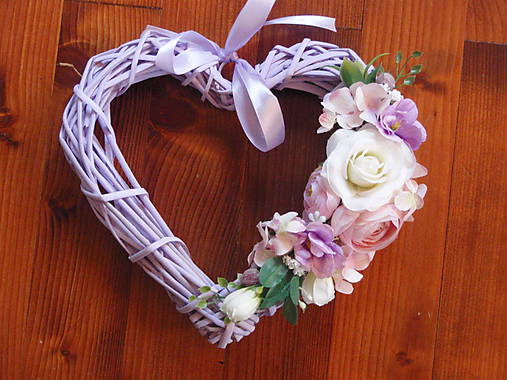 Dekorácie - Fialkové srdce s ružami 26cm - 9495883_