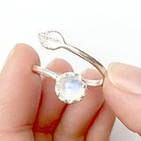 Prstene - Simple Leaf Silver Gemstone Ring Ag925 / Strieborný prsteň s minerálom  (Moonstone / Mesačný kameň) - 9500313_
