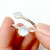 Prstene - Simple Leaf Silver Gemstone Ring Ag925 / Strieborný prsteň s minerálom  (Moonstone / Mesačný kameň) - 9500314_