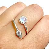Prstene - Simple Leaf Silver Gemstone Ring Ag925 / Strieborný prsteň s minerálom  (Moonstone / Mesačný kameň) - 9500323_
