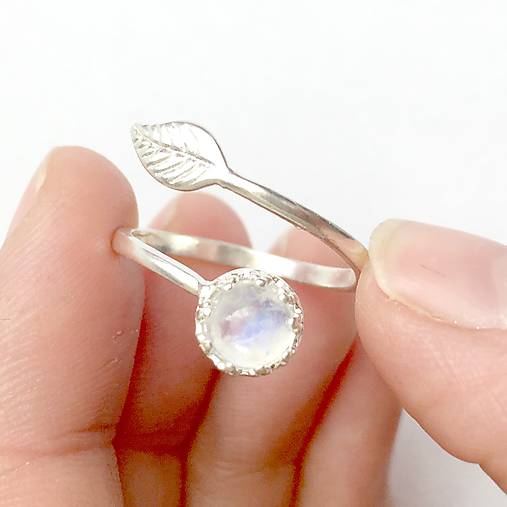 Simple Leaf Silver Gemstone Ring Ag925 / Strieborný prsteň s minerálom  (Moonstone / Mesačný kameň)