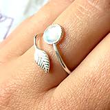 Prstene - Simple Leaf Silver Gemstone Ring Ag925 / Strieborný prsteň s minerálom  (Moonstone / Mesačný kameň) - 9508319_