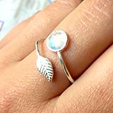 Prstene - Simple Leaf Silver Gemstone Ring Ag925 / Strieborný prsteň s minerálom  (Moonstone / Mesačný kameň) - 9508323_