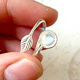 Prstene - Simple Leaf Silver Gemstone Ring Ag925 / Strieborný prsteň s minerálom  (Moonstone / Mesačný kameň) - 9508327_
