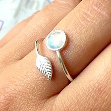 Prstene - Simple Leaf Silver Gemstone Ring Ag925 / Strieborný prsteň s minerálom  (Moonstone / Mesačný kameň) - 9508323_