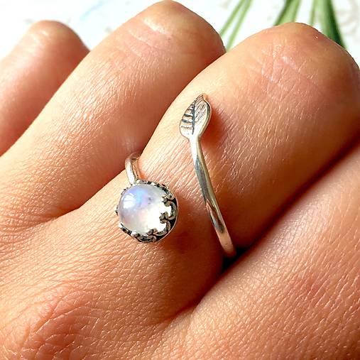 Simple Leaf Silver Gemstone Ring Ag925 / Strieborný prsteň s minerálom  (Vintage Moonstone / Mesačný kameň (patinovaný))