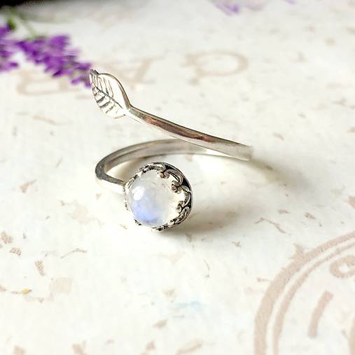 Simple Leaf Silver Gemstone Ring Ag925 / Strieborný prsteň s minerálom  (Vintage Moonstone / Mesačný kameň (patinovaný))