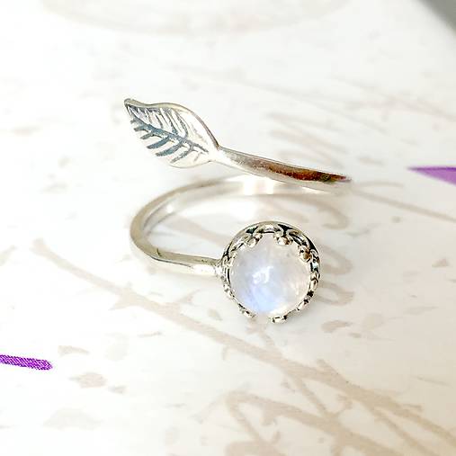 Simple Leaf Silver Gemstone Ring Ag925 / Strieborný prsteň s minerálom  (Vintage Moonstone / Mesačný kameň (patinovaný))