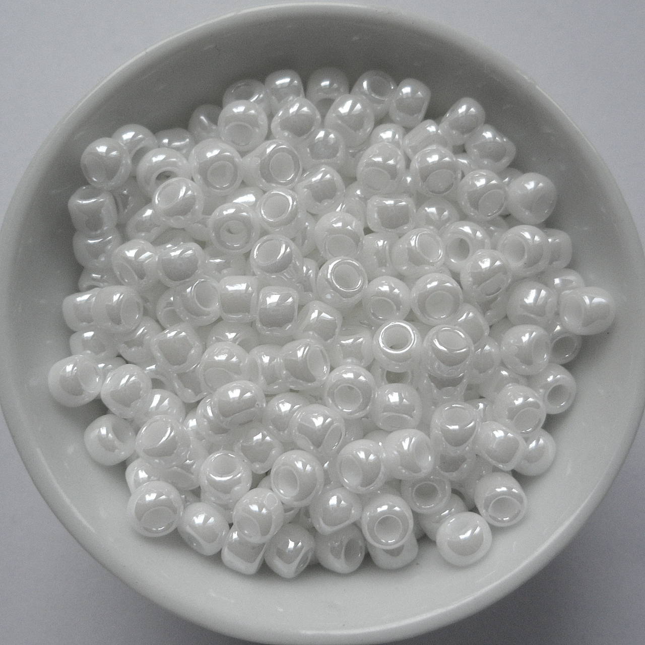 TOHO round 6/0=4mm-10g (opaque lustered white)