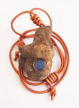 Náhrdelníky - Modrá achátová drúza v riečnom kameni - 9517956_