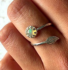 Prstene - Simple Leaf Silver Gemstone Ring Ag925 / Strieborný prsteň s minerálom  (Ethiopian Welo Opal / Etiópsky opál) - 9534818_