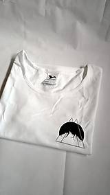 Topy, tričká, tielka - Hory v nás - biele minimalistické tričko - 9549911_