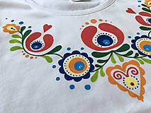 Topy, tričká, tielka - Maľované dámske pestrofarebné folk tričko (klasické) - 9550686_
