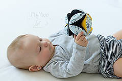 Hračky - Montessori úchopová loptička s rolničkou pre malého vedátora - 9564248_