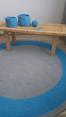 Úžitkový textil - Ručne háčkovaný koberec - šedá, azúrovo modrá - 9572236_