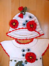Detské čiapky - Biely hackovany klobucik posiaty kvetinami - 9576150_