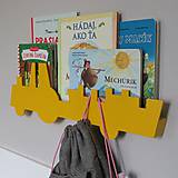 Nábytok - nástenný vešiak/polička 'na traktore' žltý - 9586219_