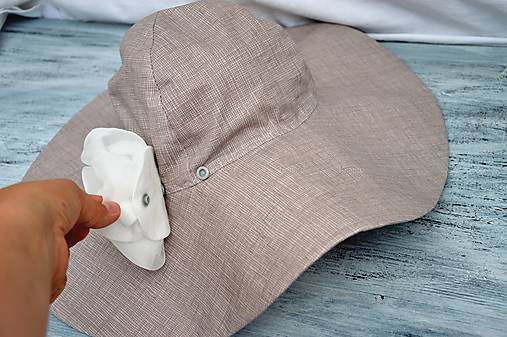 Čiapky, čelenky, klobúky - Odopínací kvietok na klobúk - 9609685_