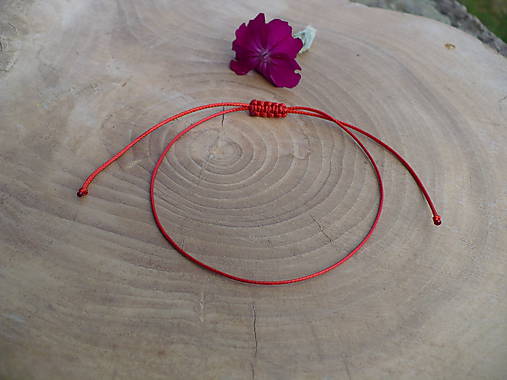 Náramky - jednoduchý šnúrkový náramok červený - 9612101_