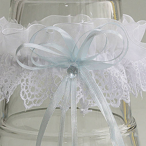 Biely podväzok s modrou stuhou